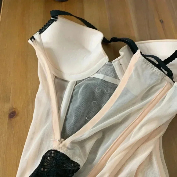 Victoria’s  Secret Pale Pink Boned Corset, Faux Front Lace Up, Side Zipper 34B - Picture 13 of 13